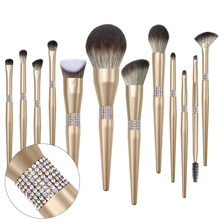 Real Techniques 5 Piece Everyday Essentials Makeup Brush Set, Includes 4 Brushes & Makeup Sponge, For Foundation, Blush, Bronzer, Contour, Eyeshadow, & Powder, Travel Gift Set, Cruelty-Free & Vegan